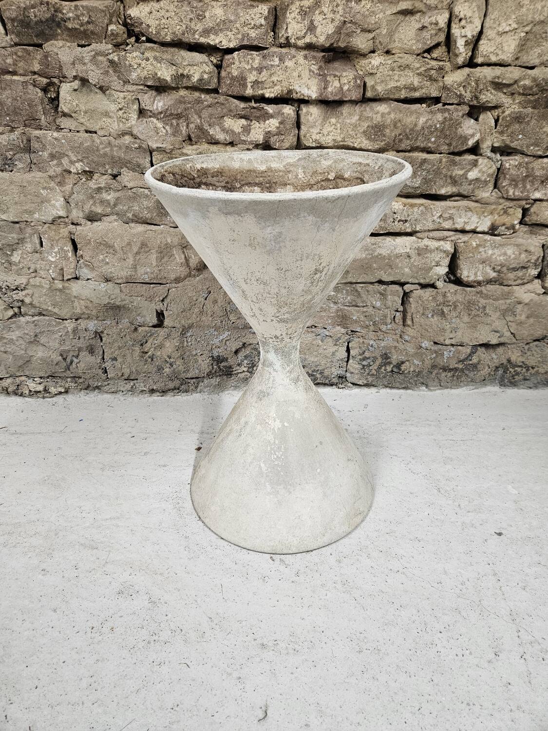 Diabolo planter by Anton Bee for Eternit