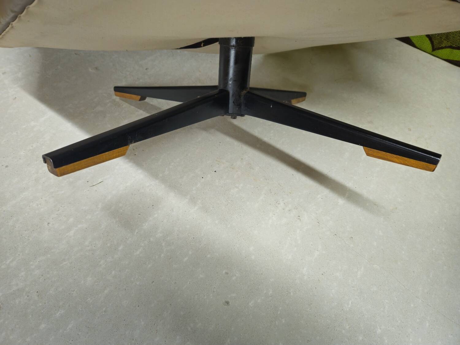 "1970 swivel armchair pair"