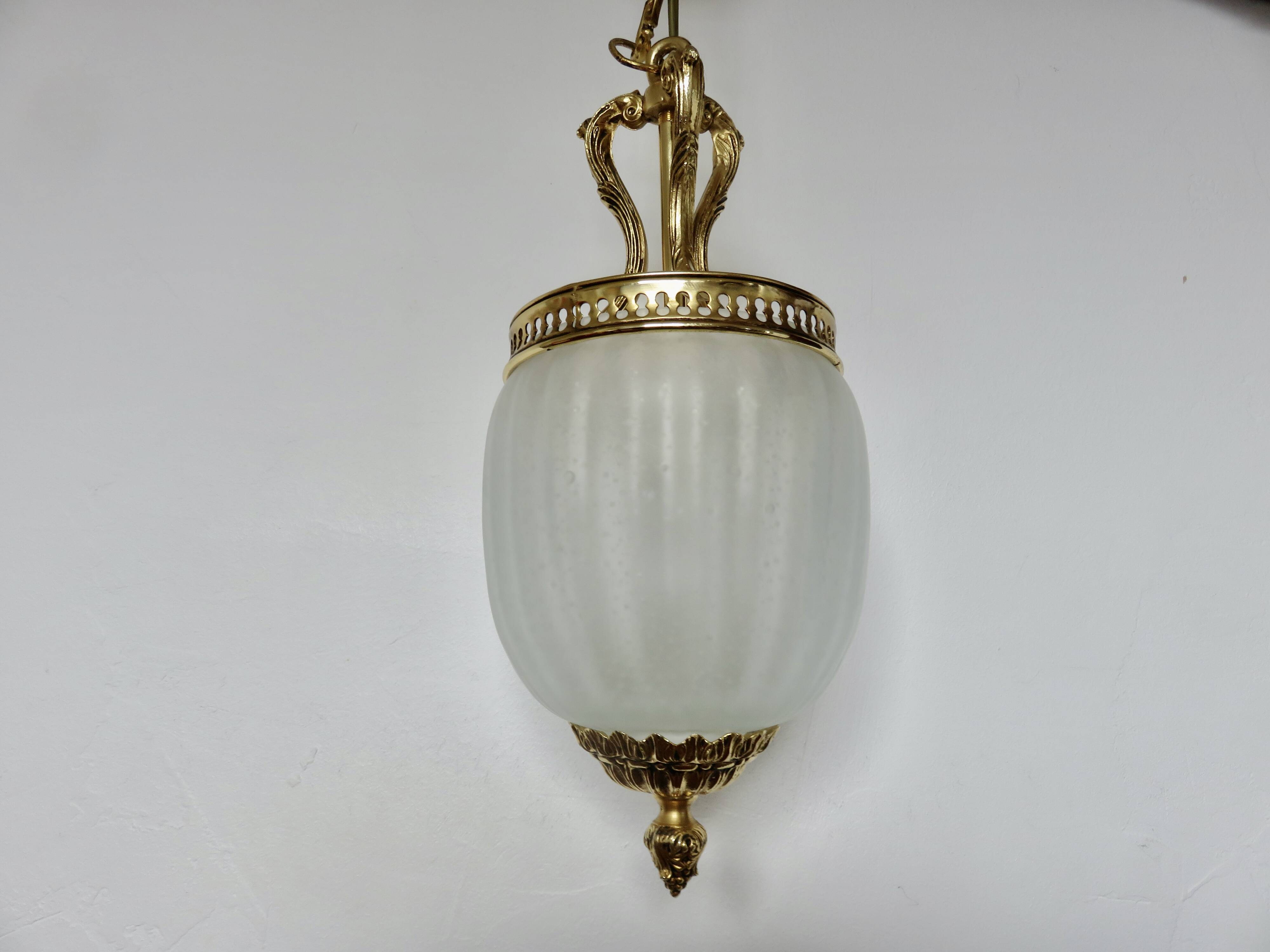 suspension style empire in gilded bronze and speckled frosted glass