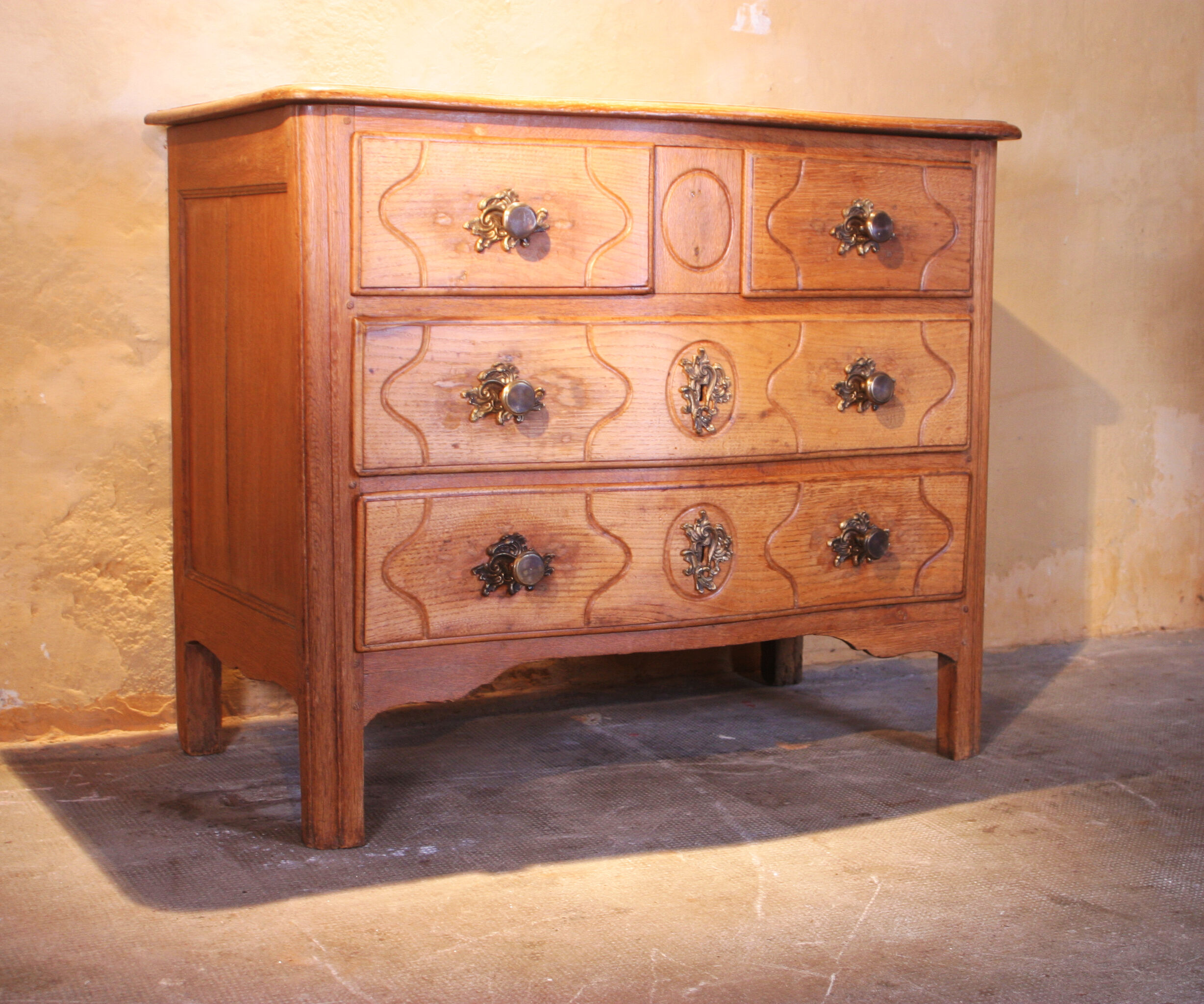 18th-century dresser
