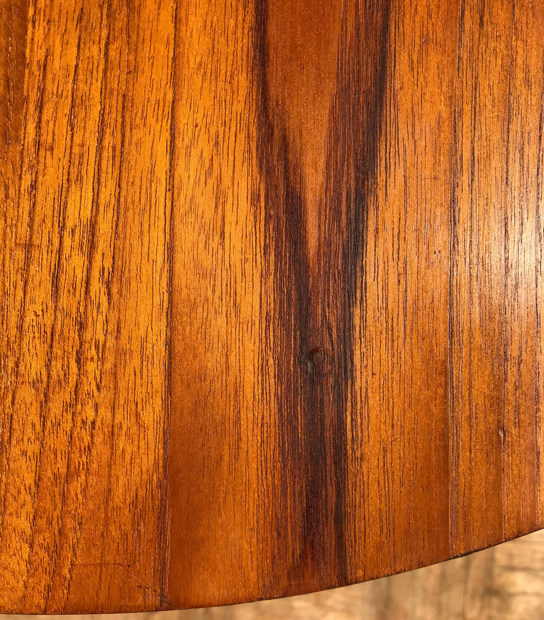 Table basse ronde en tek des années 1960