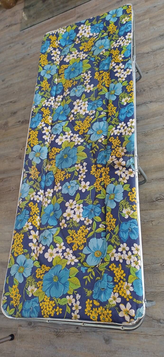 60s/70s chaise longue with floral fabric