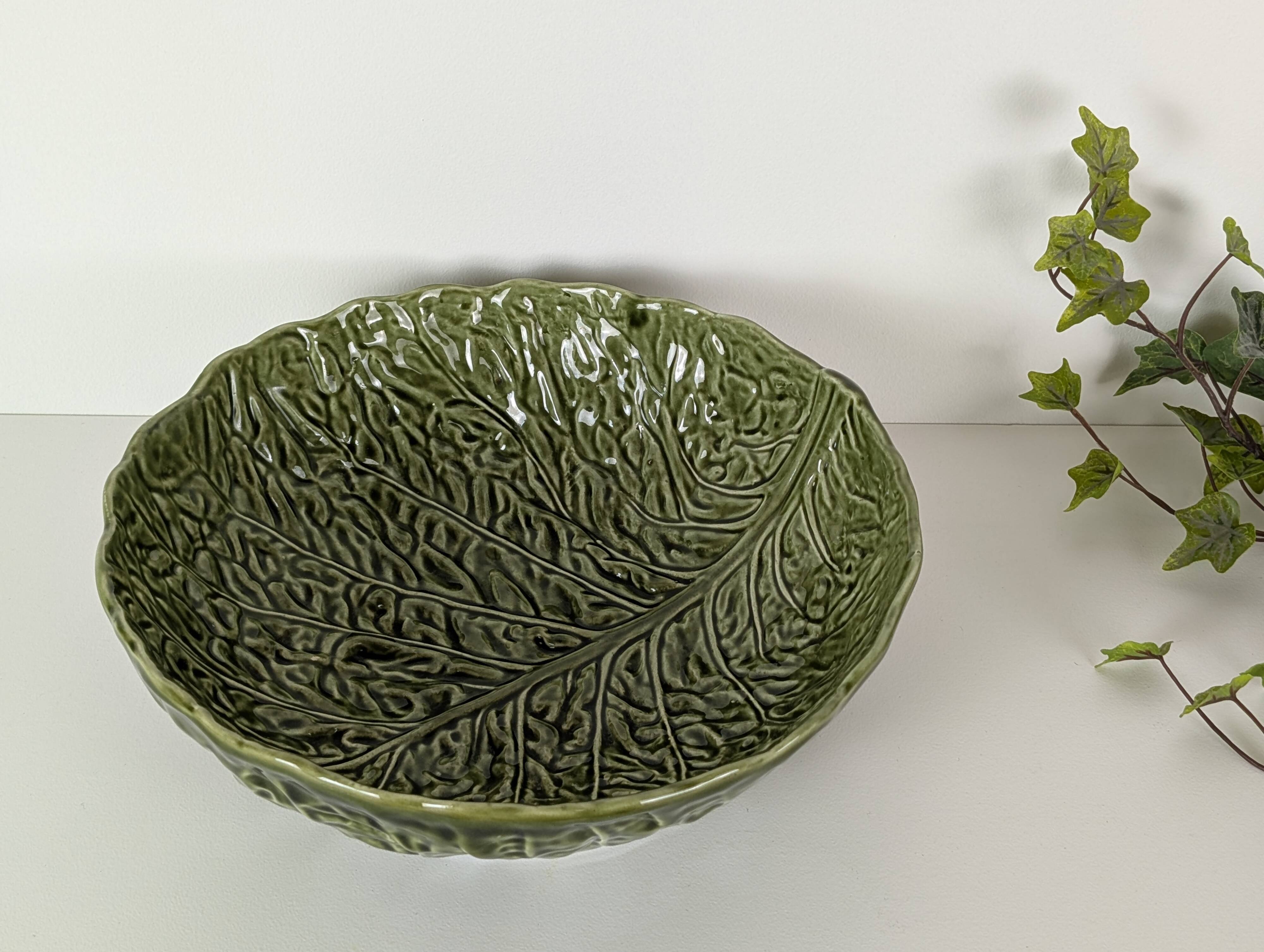 Cabbage leaf salad bowl