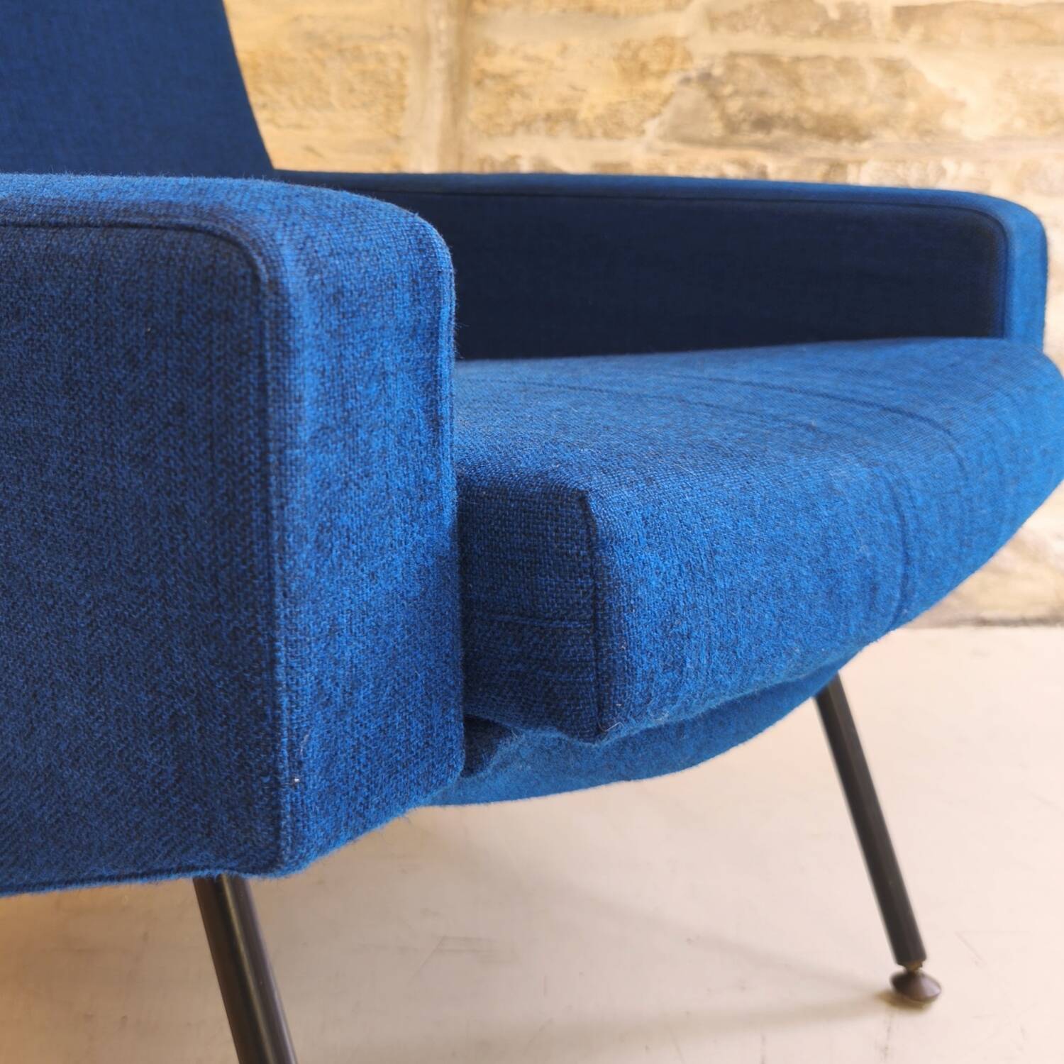 Pair of Troïka armchairs, design by Paul Geoffroy, Airborne edition.