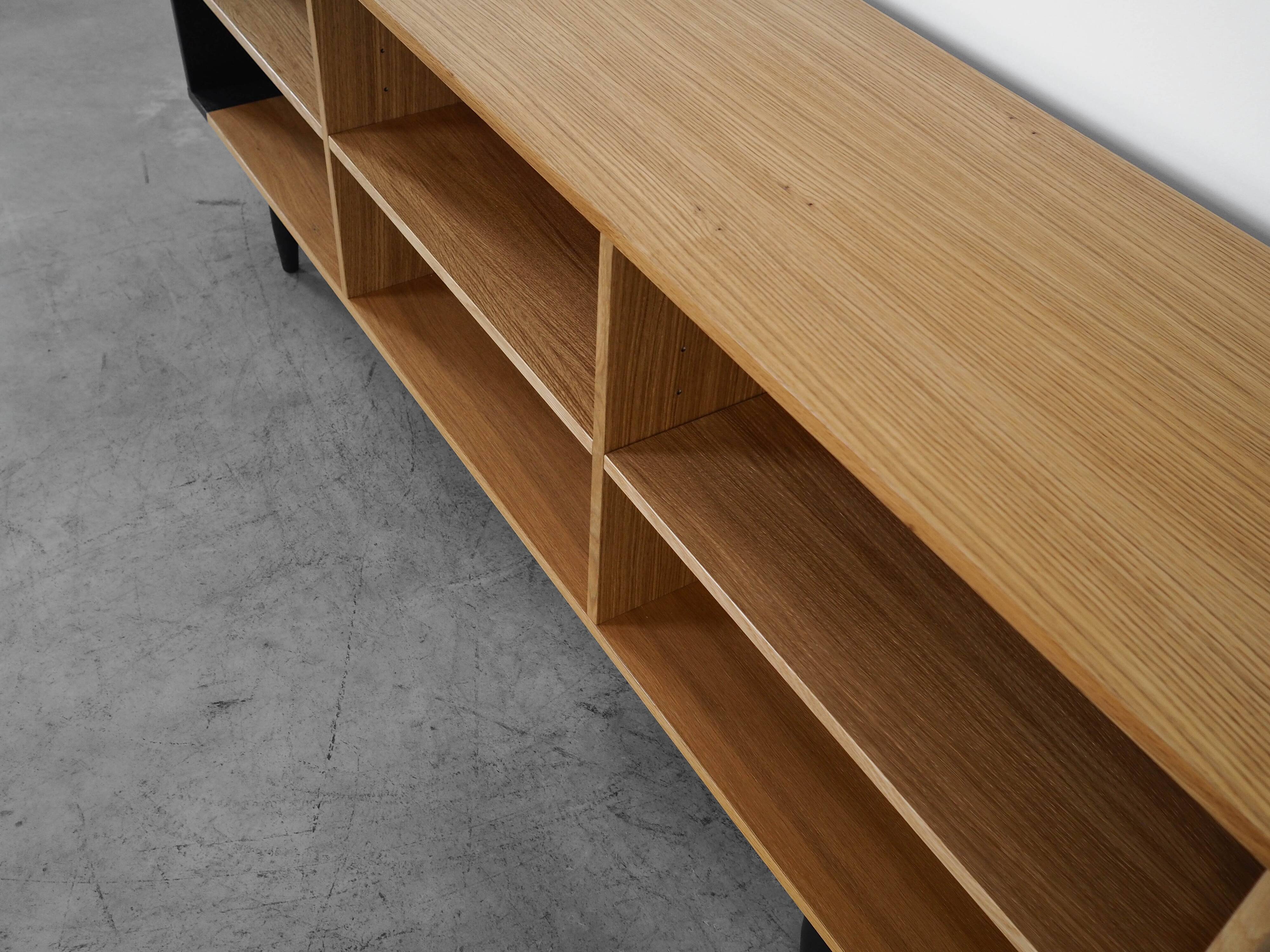Bibliothèque en chêne, design scandinave