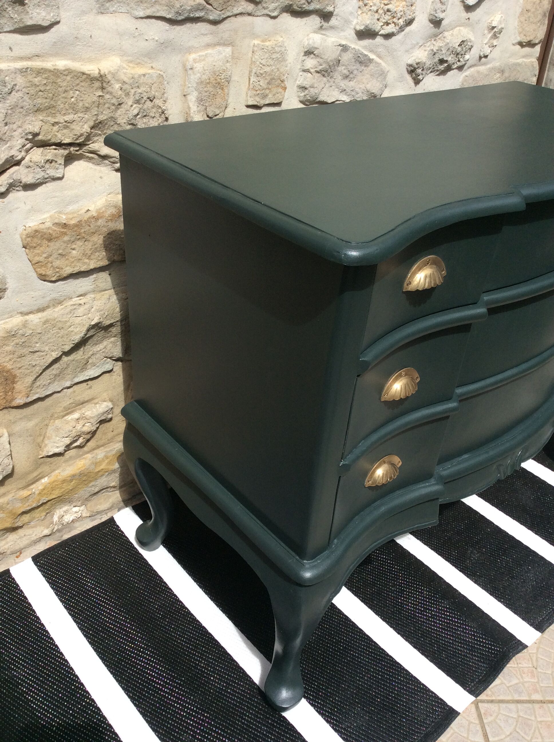 Chest of drawers crossbow