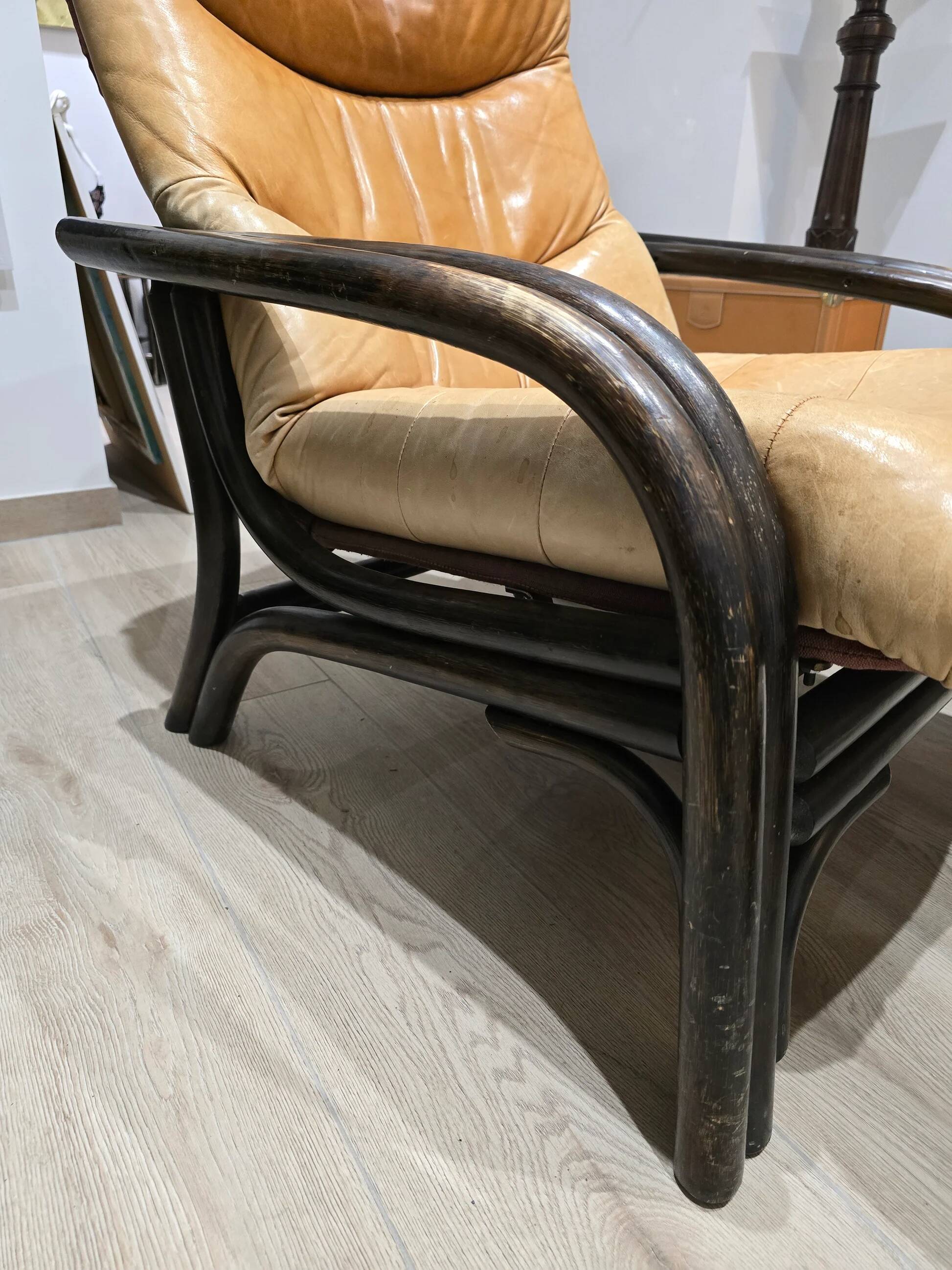 Vintage camel leather lounge chair with ottoman – wooden frame – 1970s