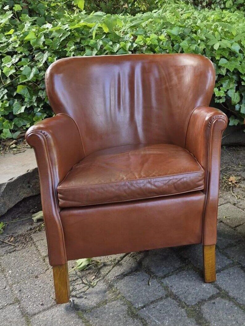 Chaises longues en cuir, design danois. Style urbain moderne.