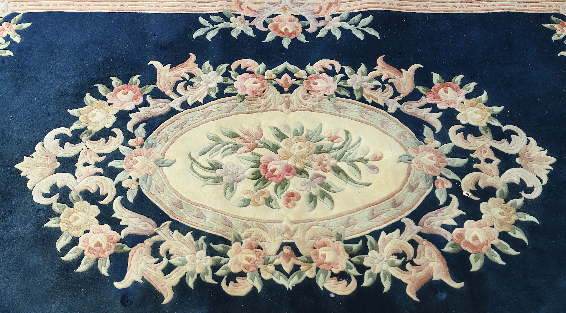 Carpet style Savonnerie 277x185 cm