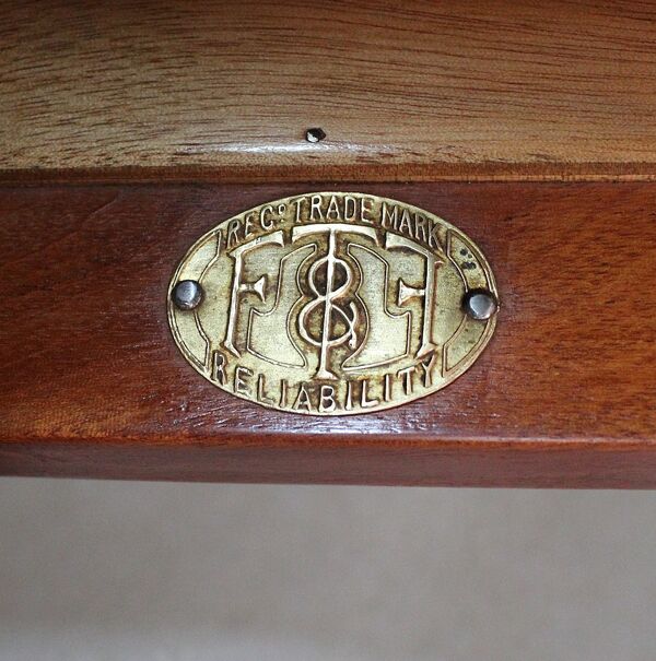 Tabouret porte-revue anglais en acajou blond 1900/1920