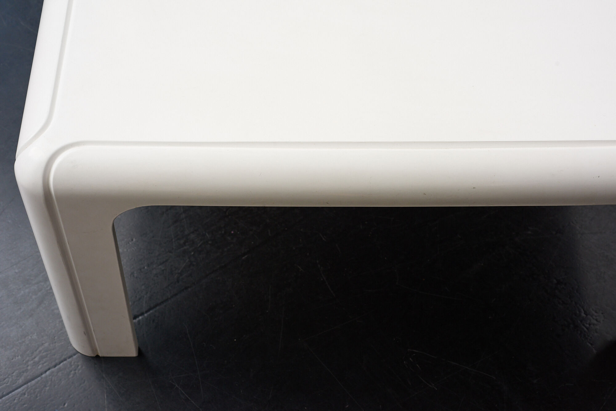 Kartell coffee table 4894 designed by Gae Aulenti, 1974