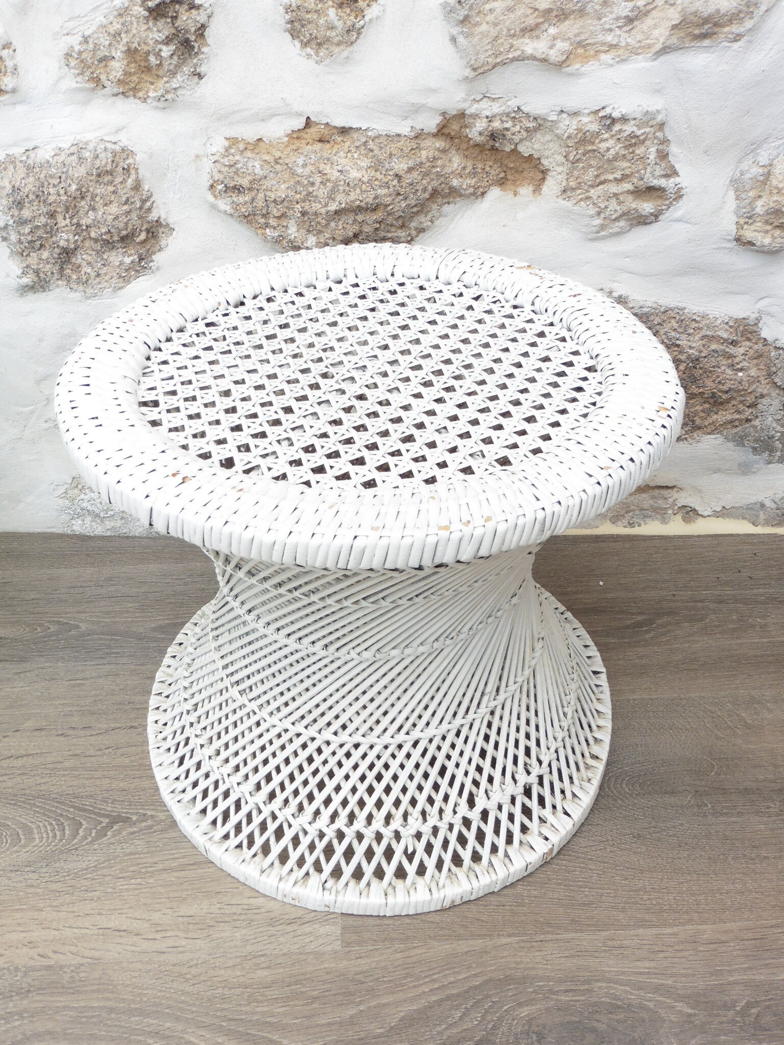 Diabolo rattan stool