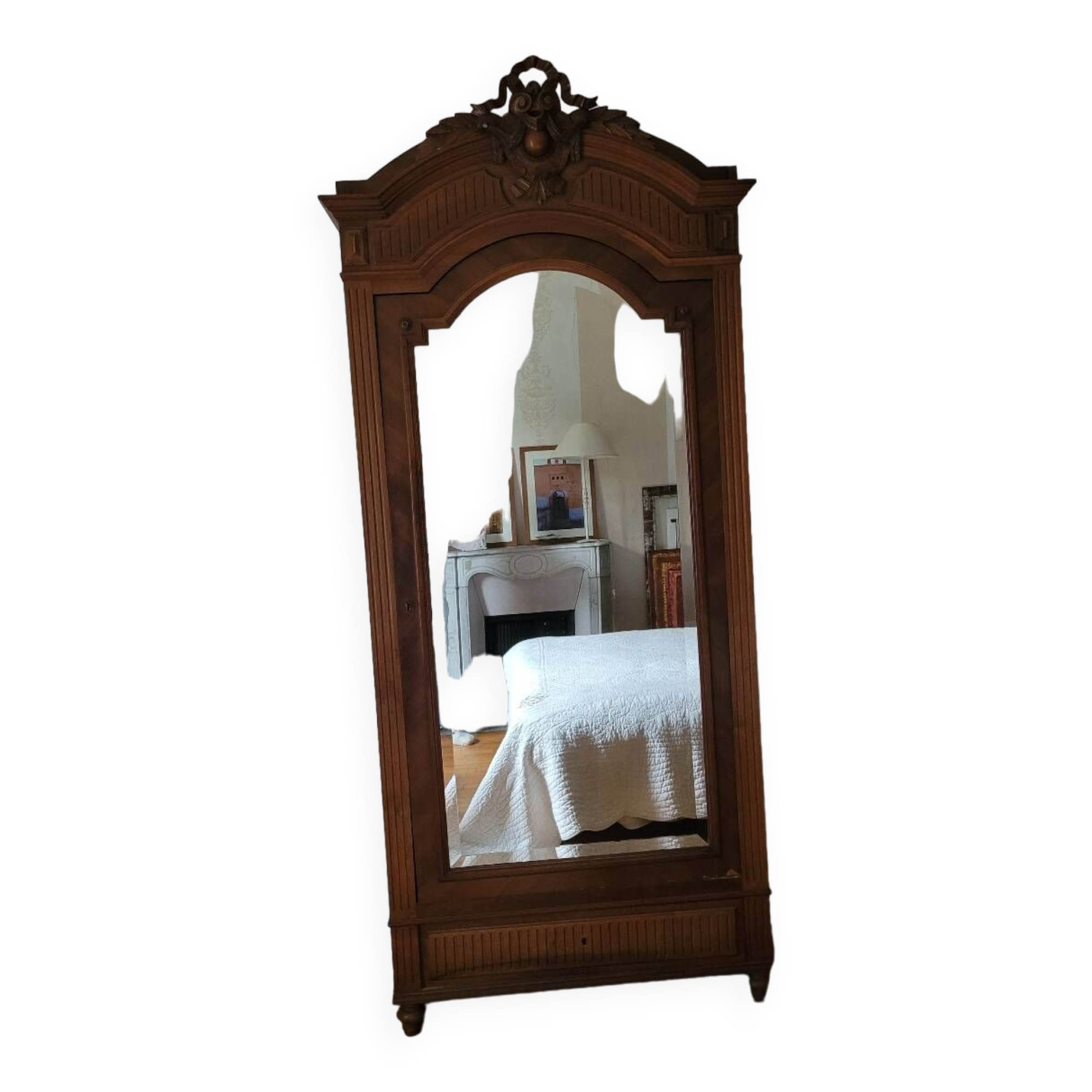 Mirror cabinet