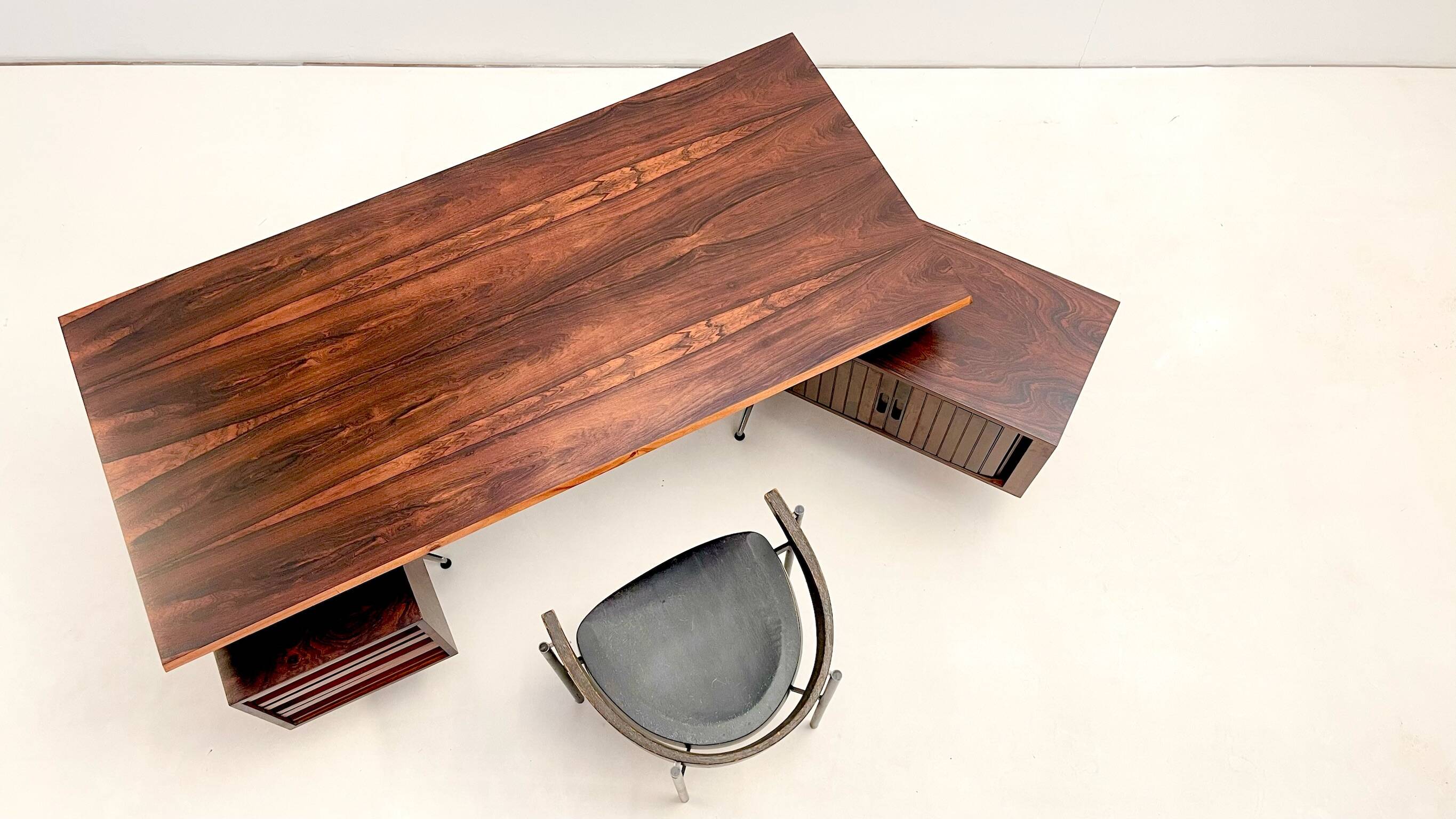 Early commissionned variant of a 'T95' Desk