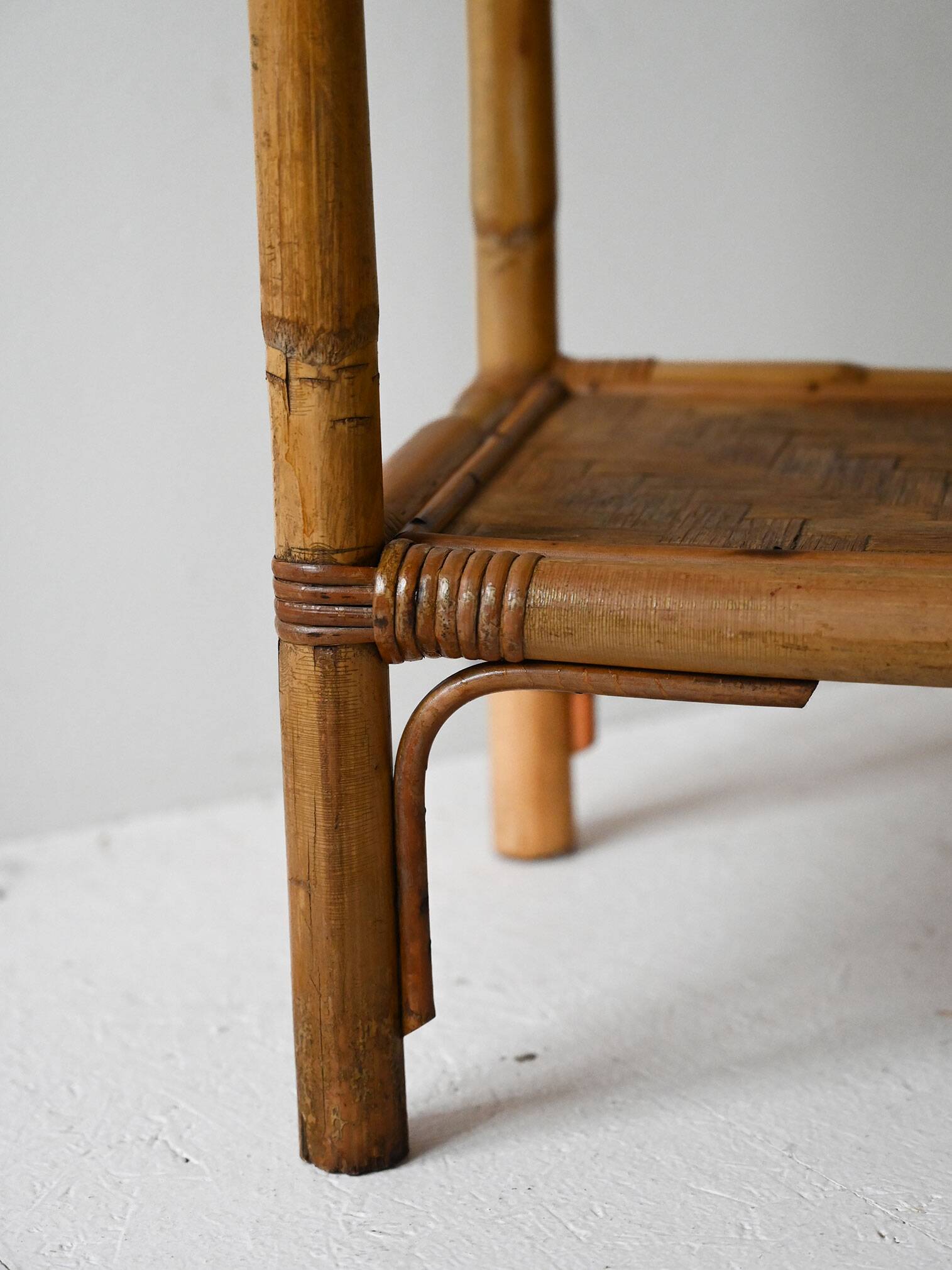 Bibliothèque vintage en bambou