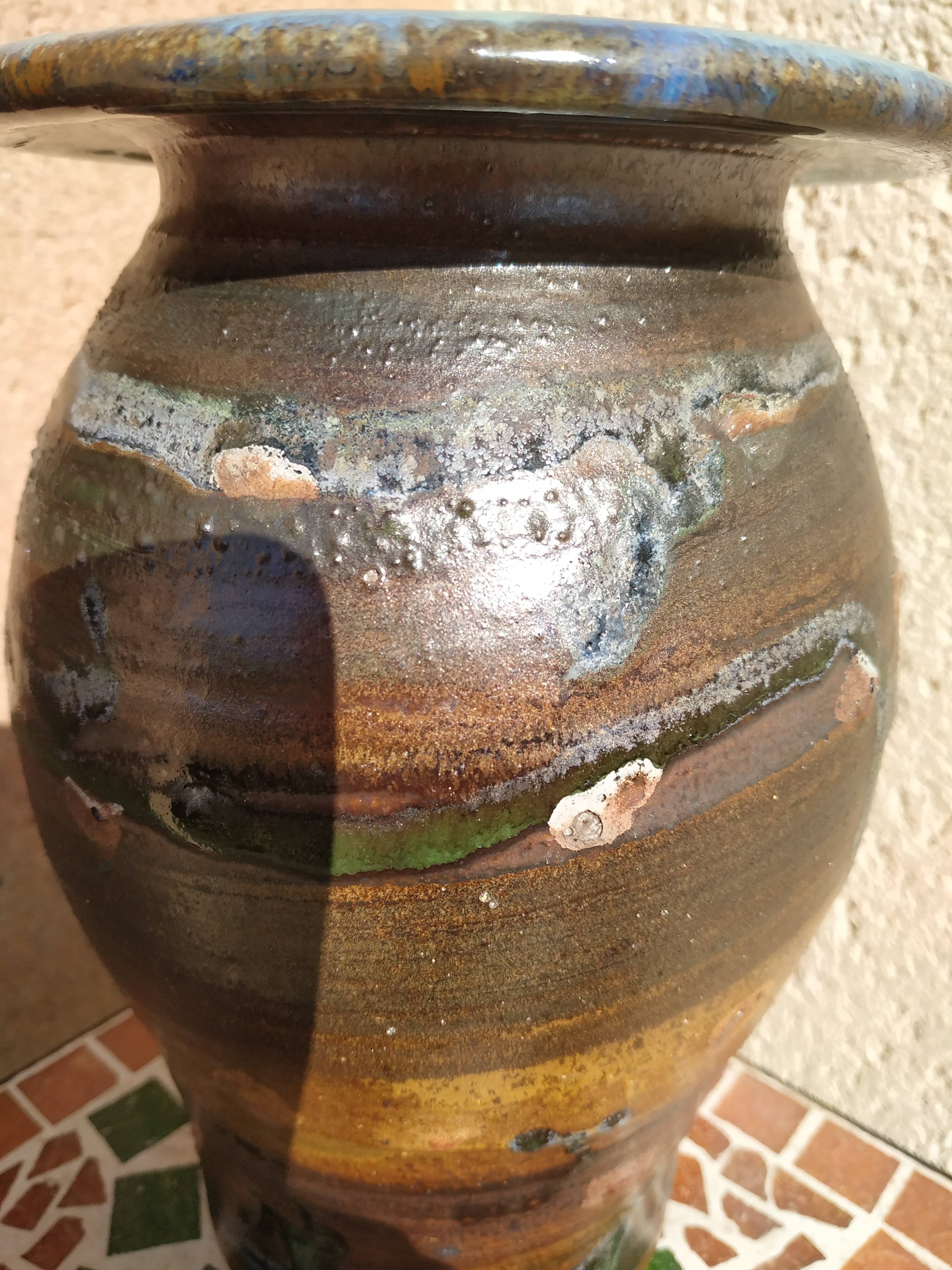 Sandstone vase with richard Dewar salt