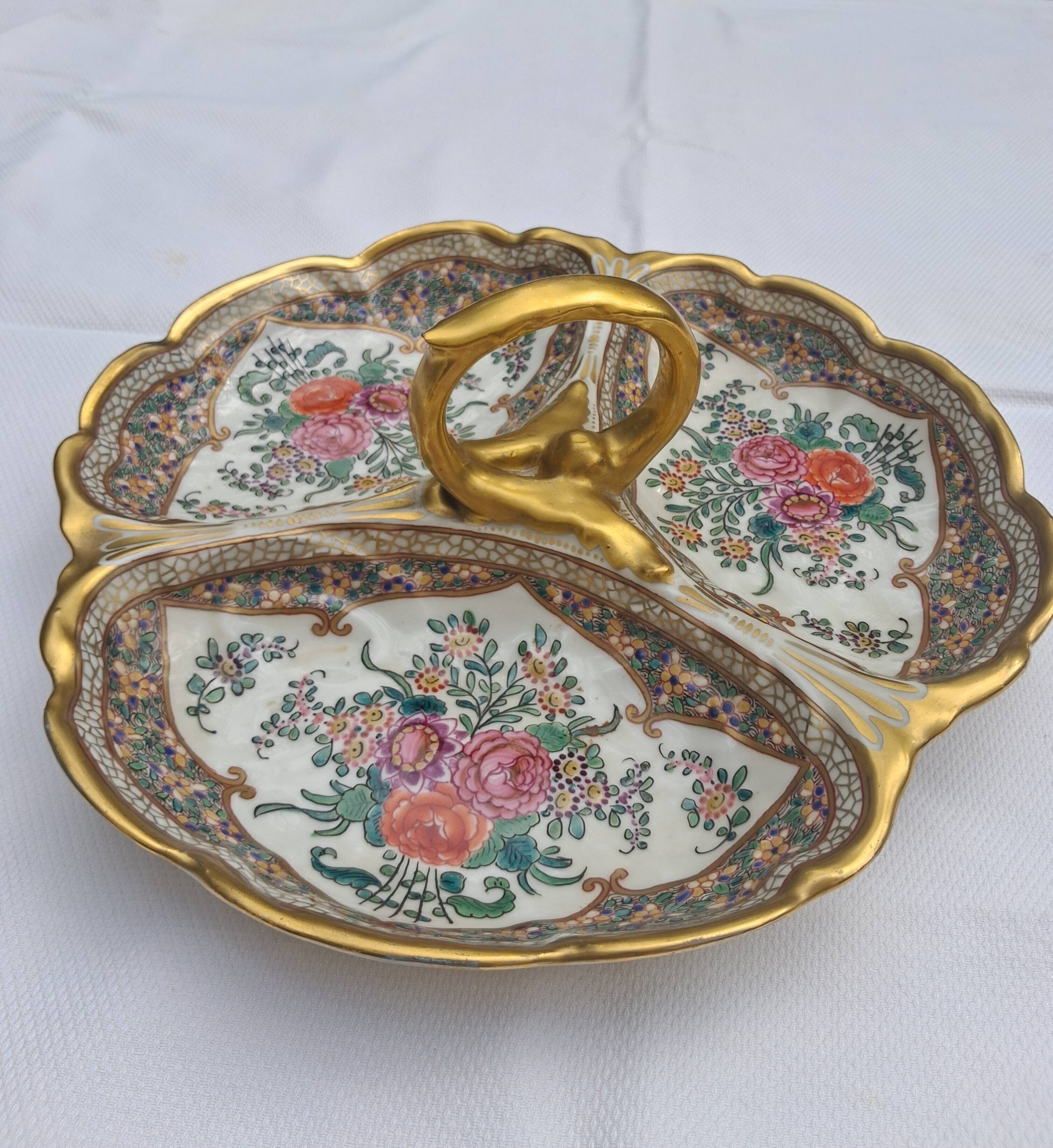 Hand-painted ceramic plate Art Deco 20th century small chip on the handle