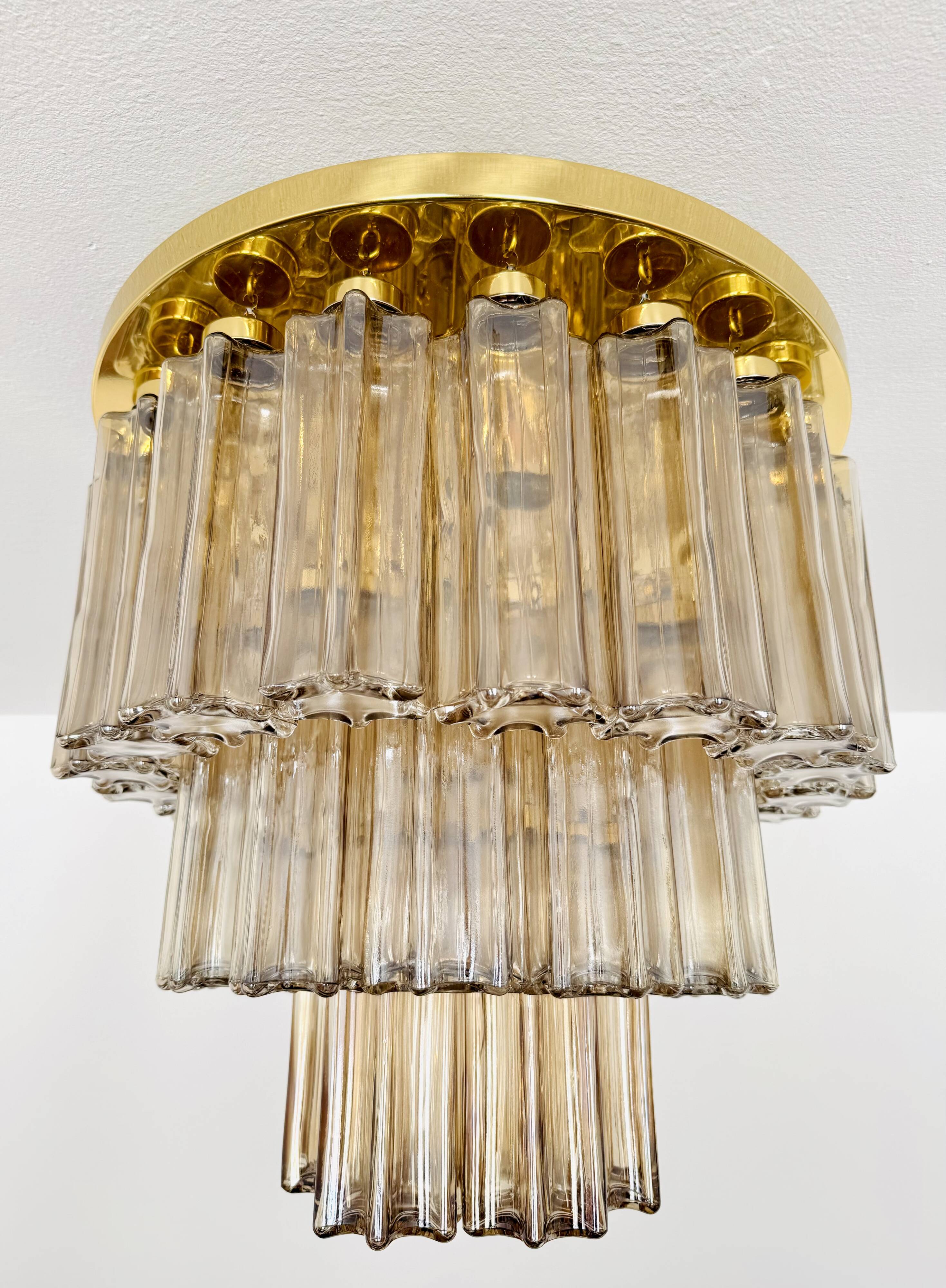 Grand lustre en laiton et verre fumé par Glashütte Limburg