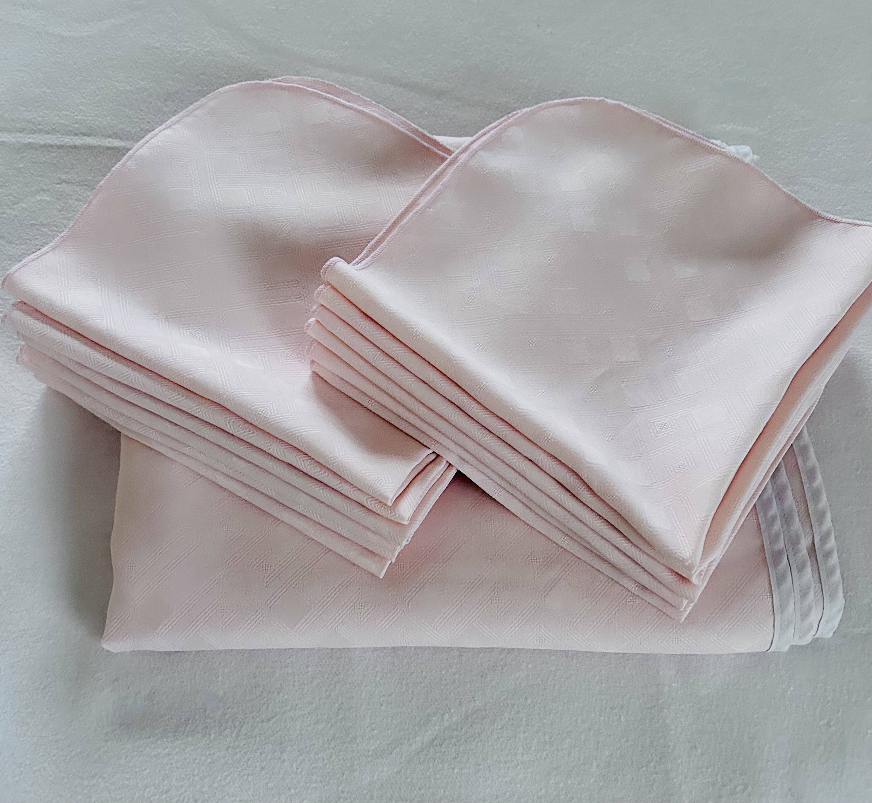 Rectangular tablecloth for 12 people and 12 napkins from Wite Lietaer, 160 cm.