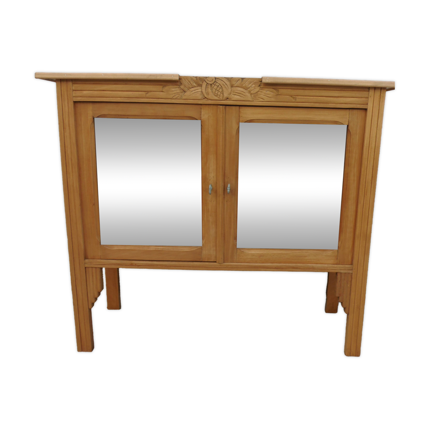 Art Deco sideboard in wood, with 2 glass doors.