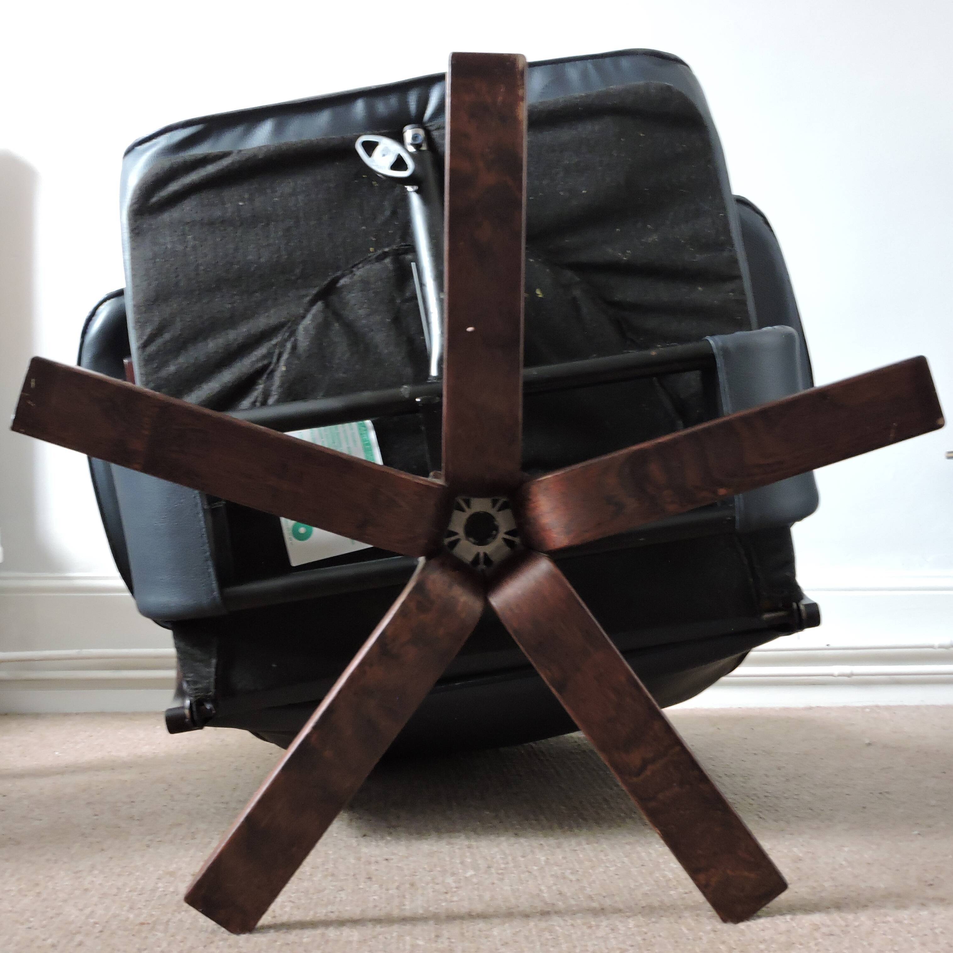 Fauteuil pivotant & ottoman de Unico