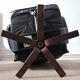 Fauteuil pivotant & ottoman de Unico