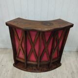 Brutalistic bar counter in solid elm