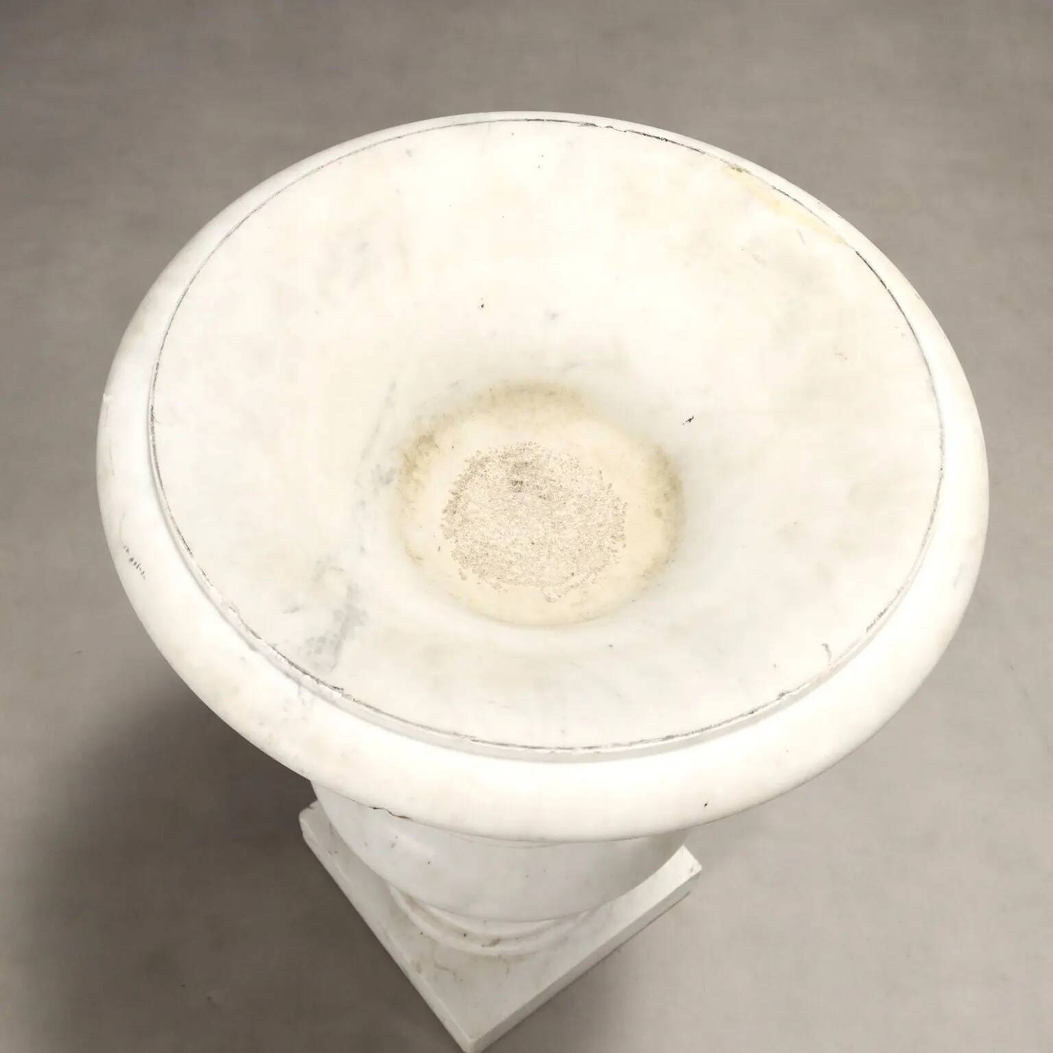 Vase Médicis ancien en marbre de Carrare blanc, Italie, début XXe siècle