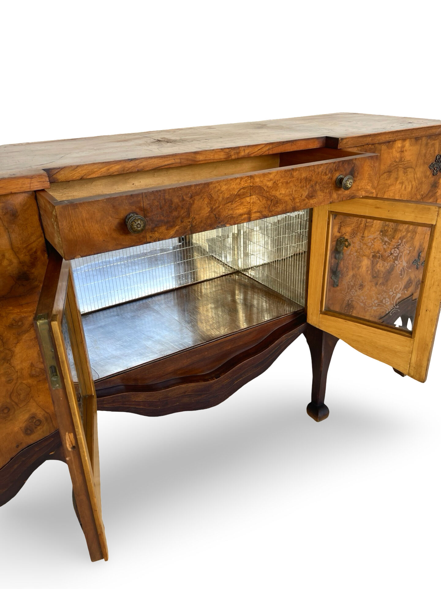Buffet en noyer burr italien, années 1930.