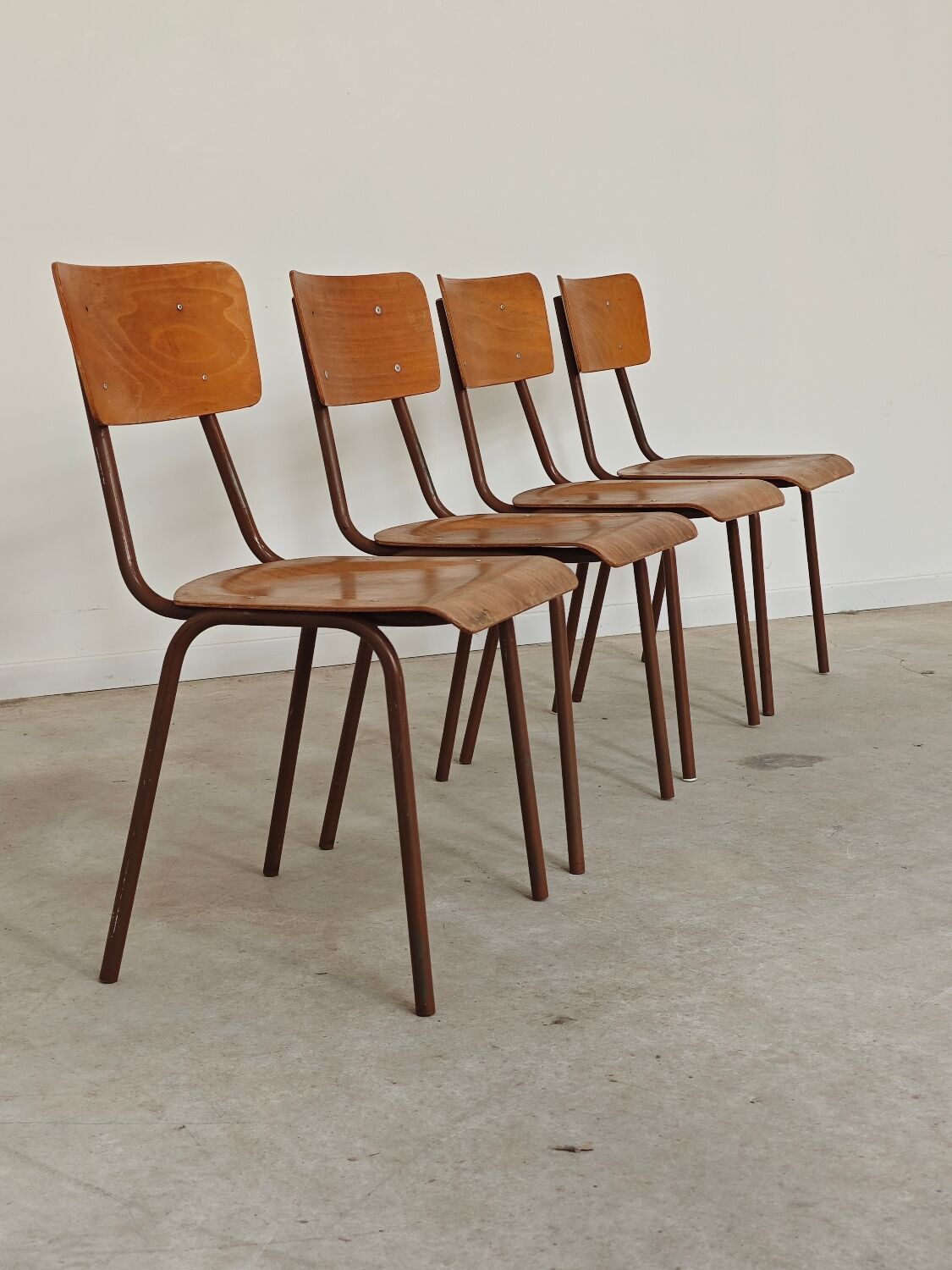 Lot de 35 chaises d'école tchèque Kovona style bistrot des