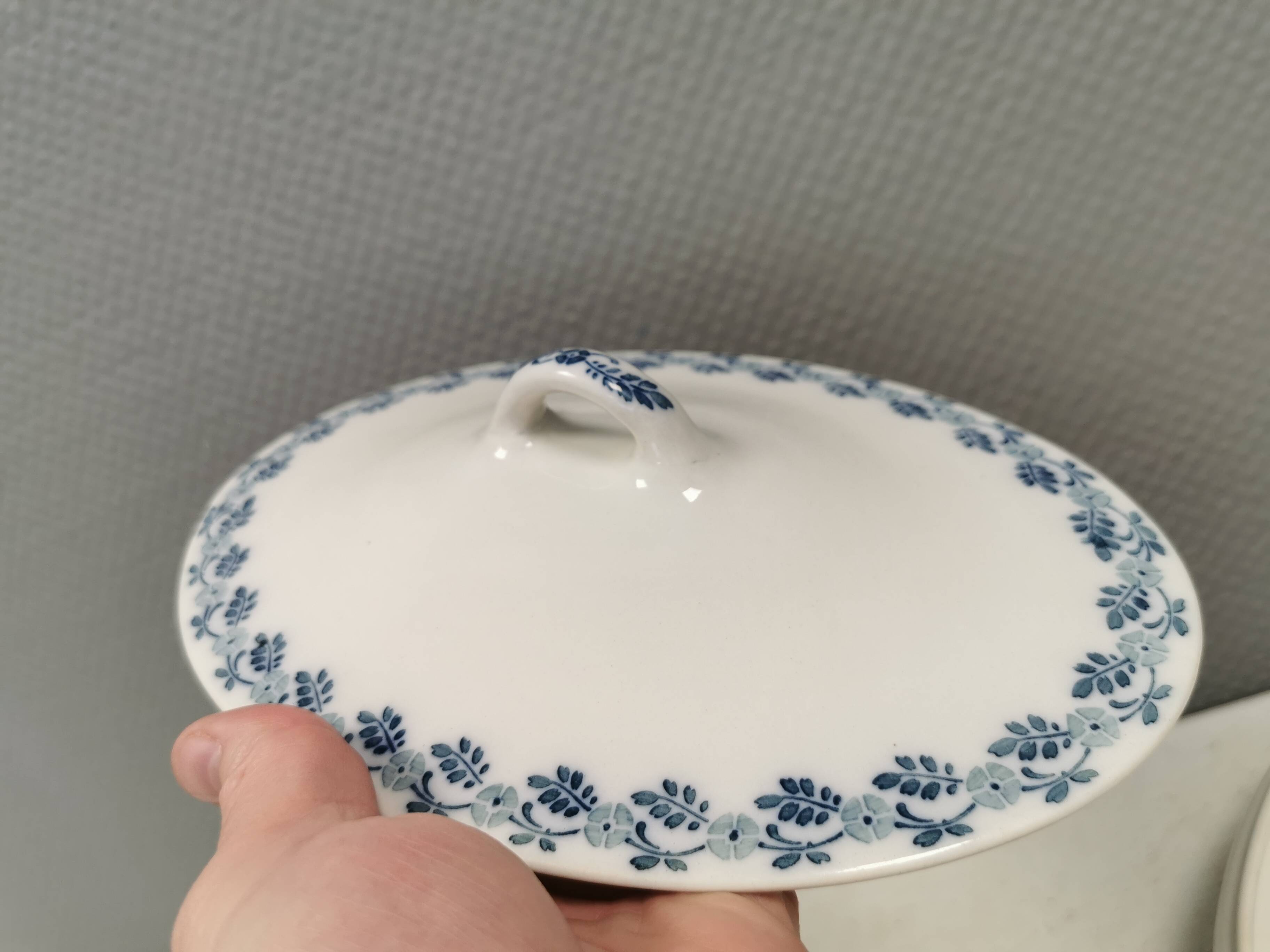 A very old Villeroy & Boch soup tureen. From about 1910-1920.