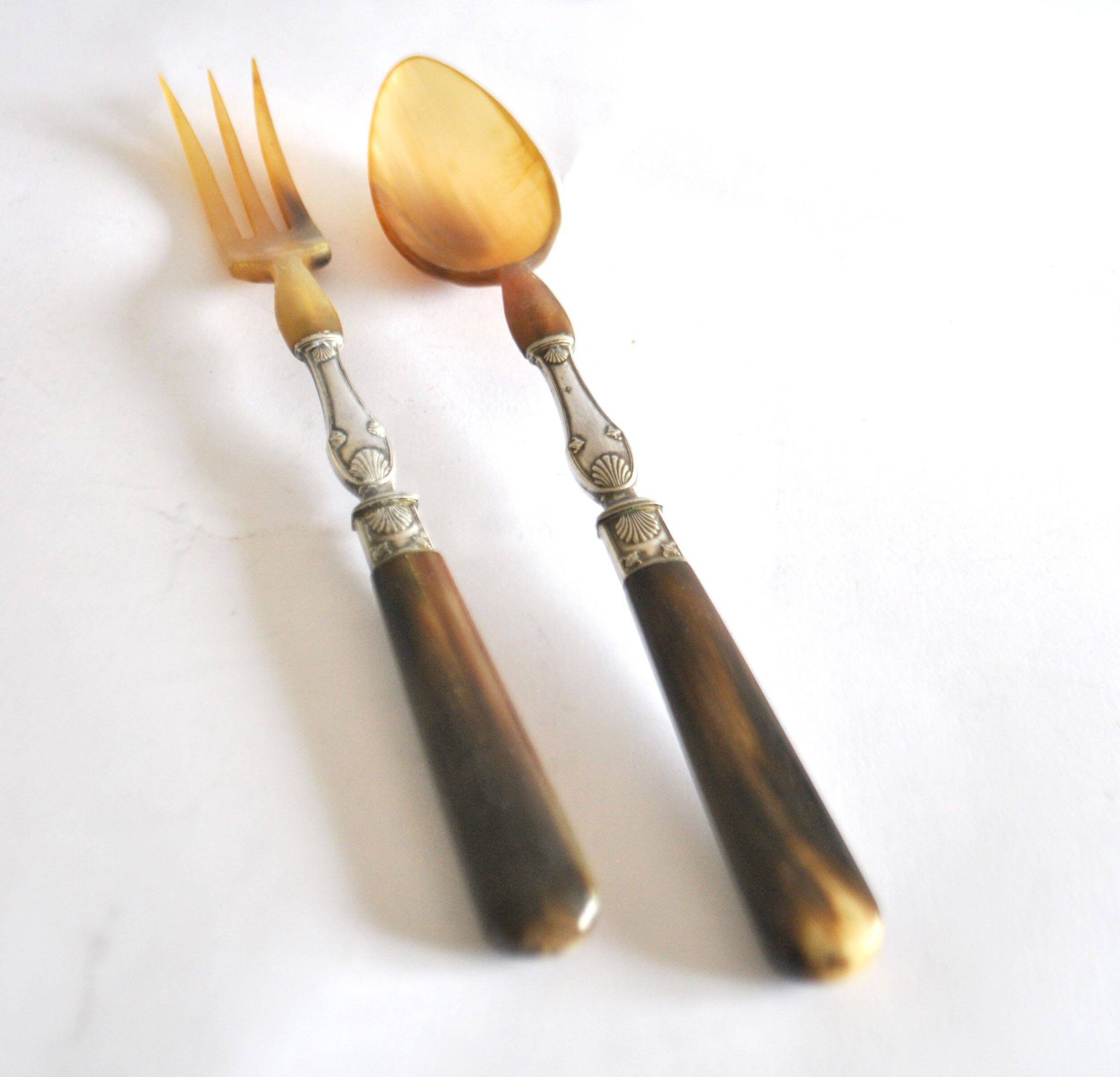Antique horn salad cutlery – shell decoration 1900