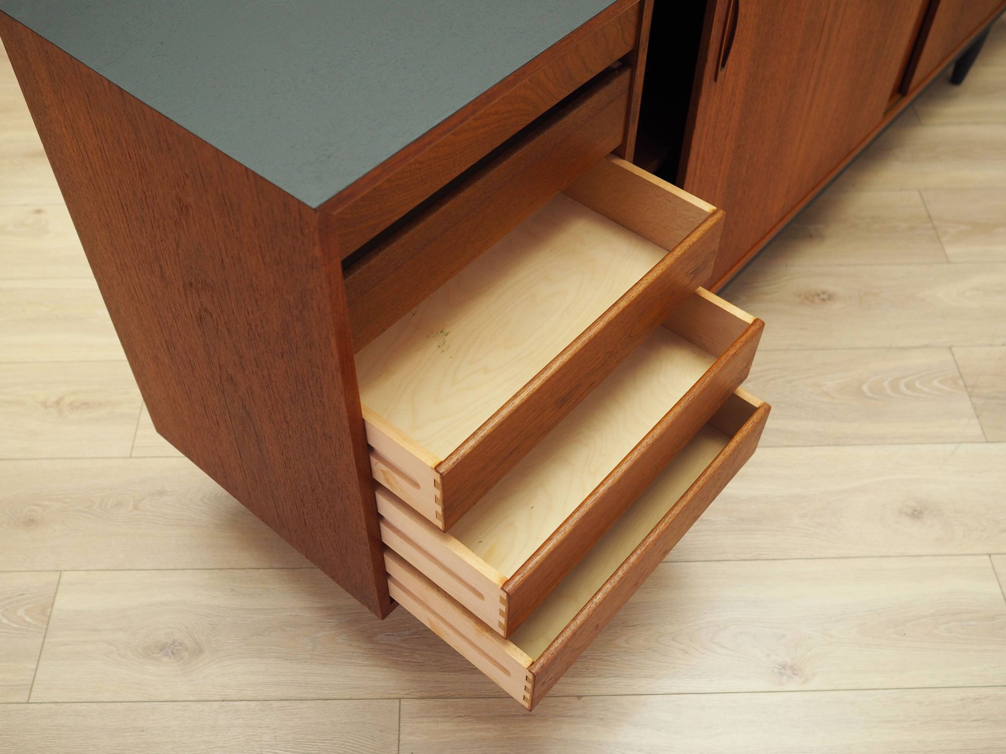 Buffet en teck, design danois, années 1970, production : Danemark