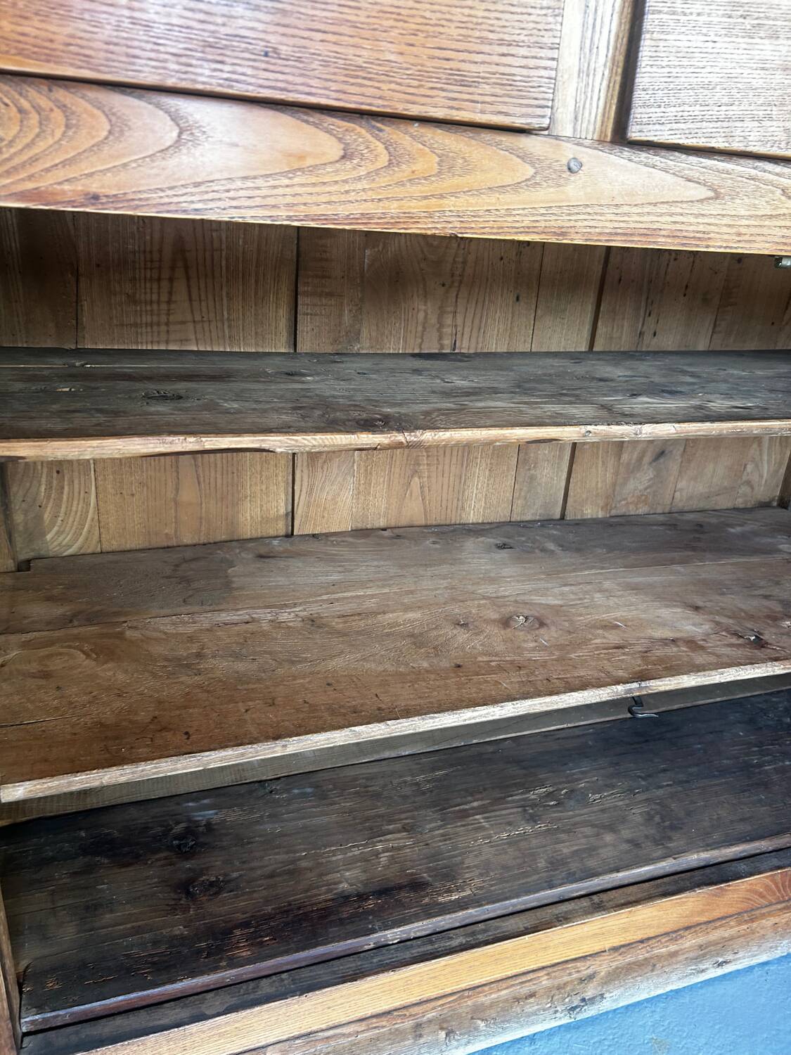 Antique oak sideboard – 3 drawers & 2 doors – pig buttons