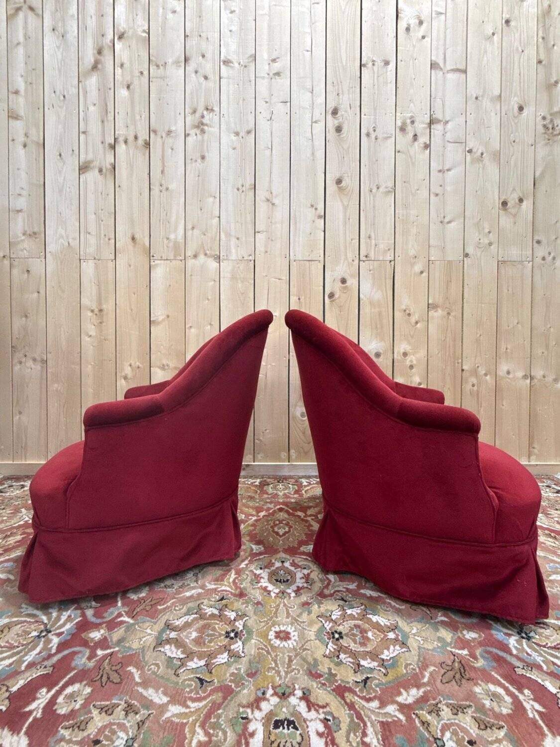 Paire de fauteuils crapauds en velours rouge bordeaux - Style Napoléon III
