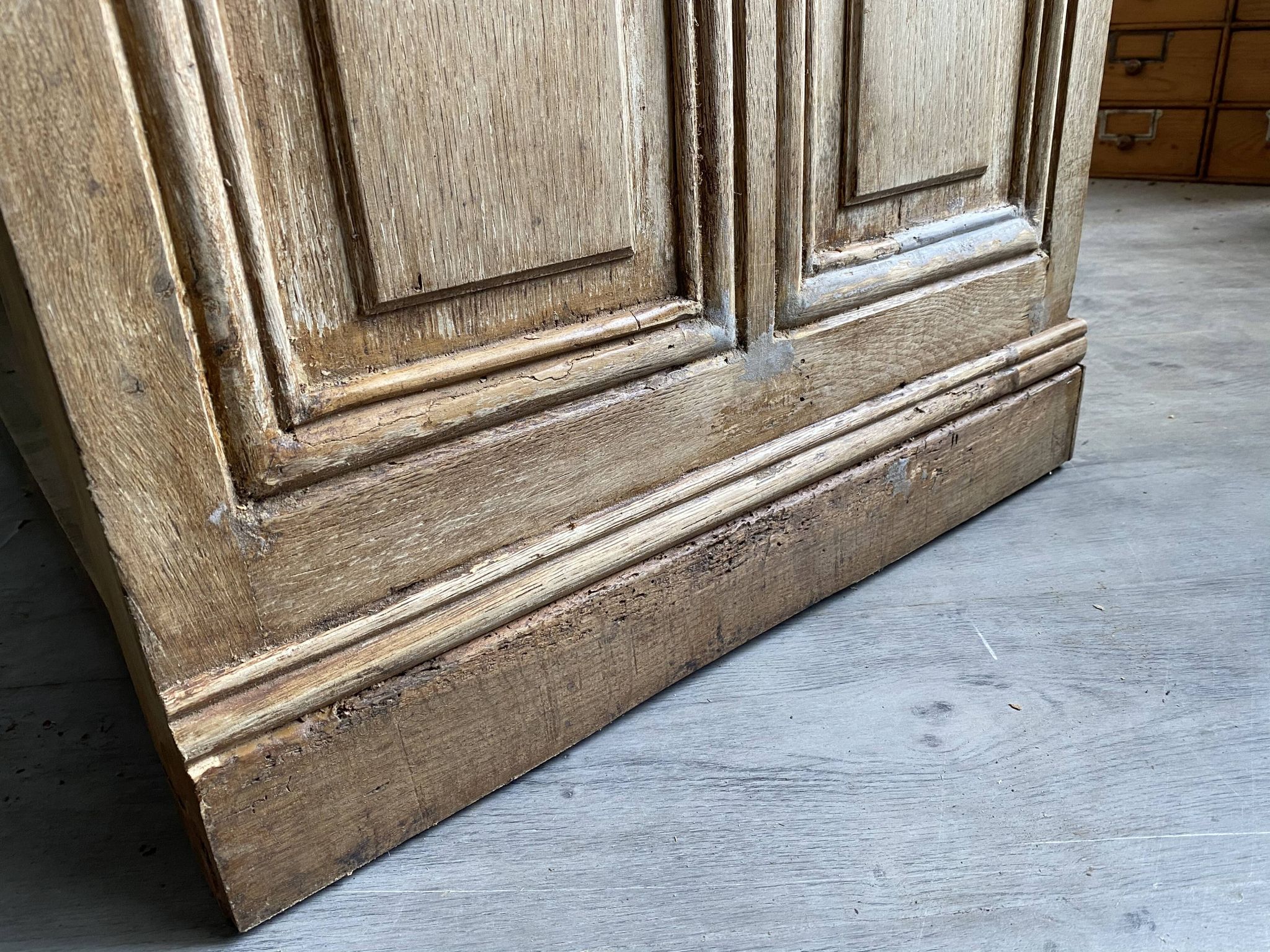 Oak counter