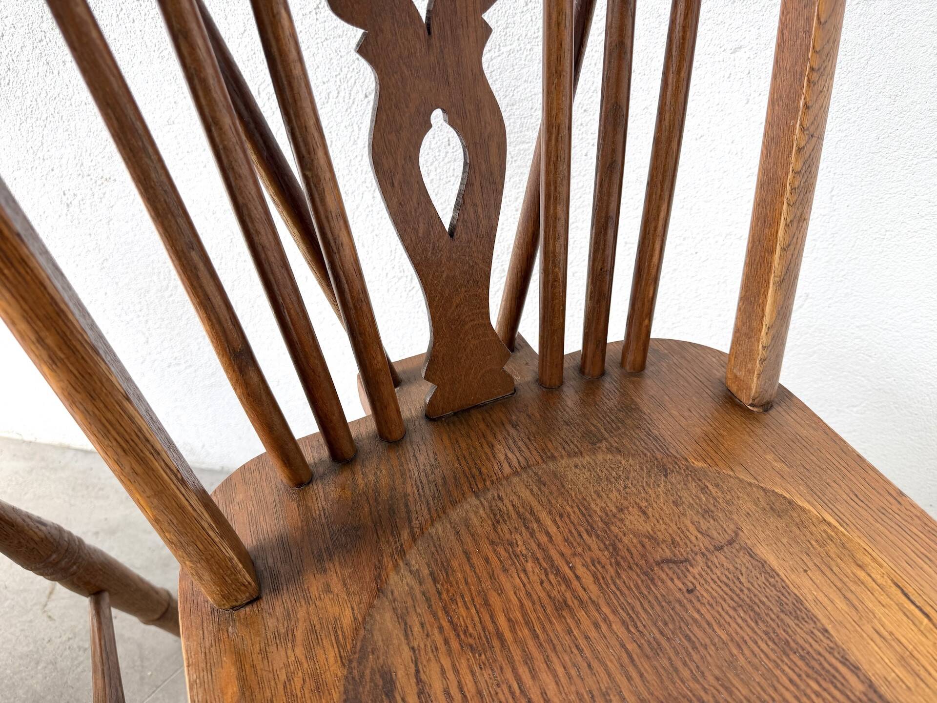 Suite de Quatre Chaises "Windsor"