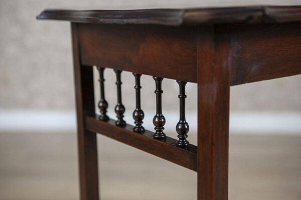 Table d'appoint en palissandre des années 20, en shellac, années 1950.