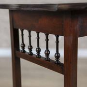 Table d'appoint en palissandre des années 20, en shellac, années 1950.