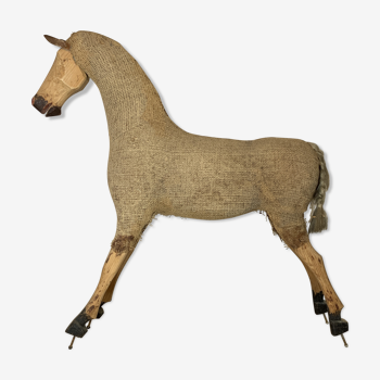 Cheval en jute et bois