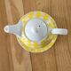 Solitary teapot "tea for one"