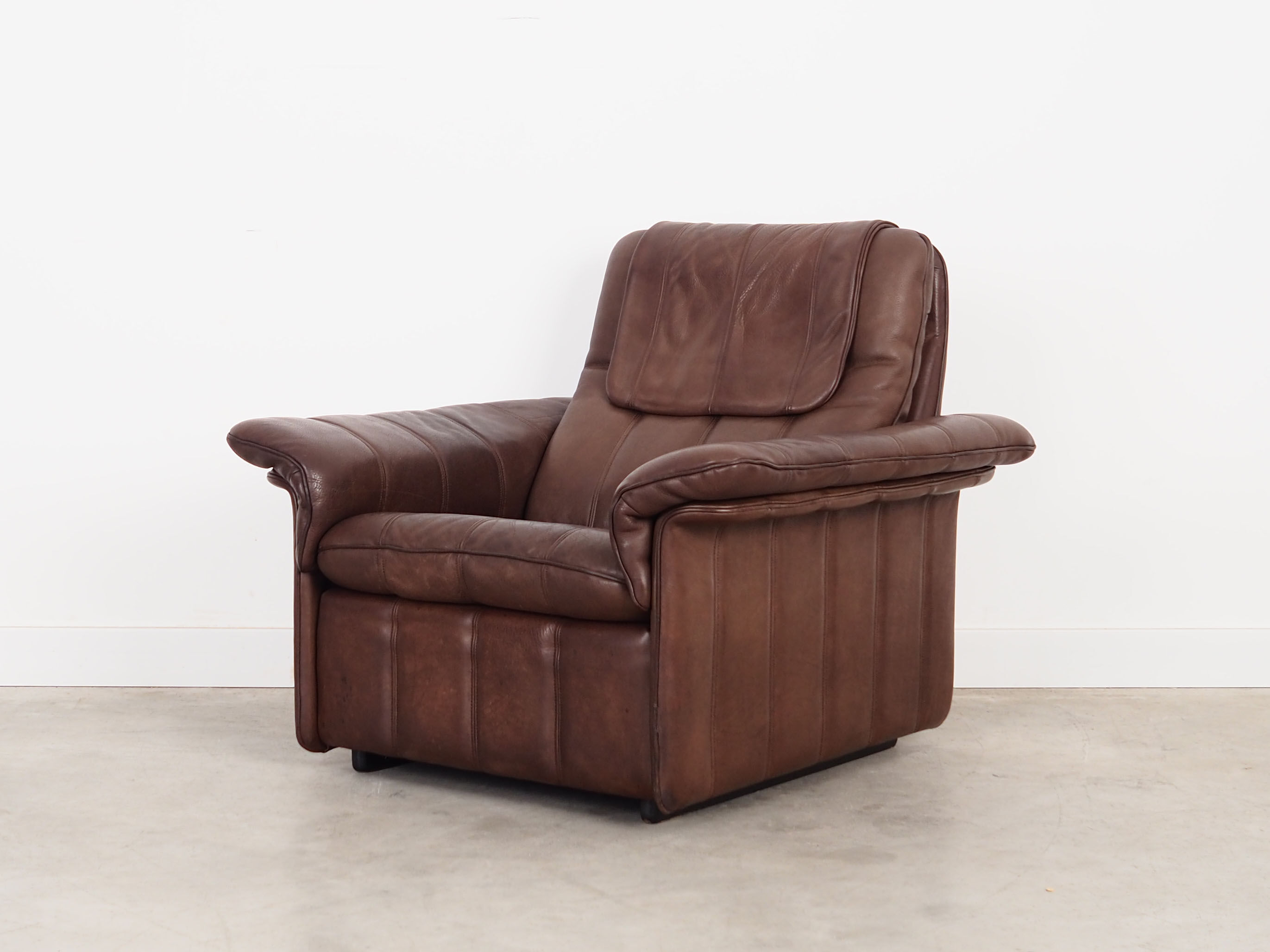 Fauteuil en cuir marron, design suisse, années 1970, fabrication: De Sede
