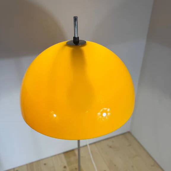 Lamp base