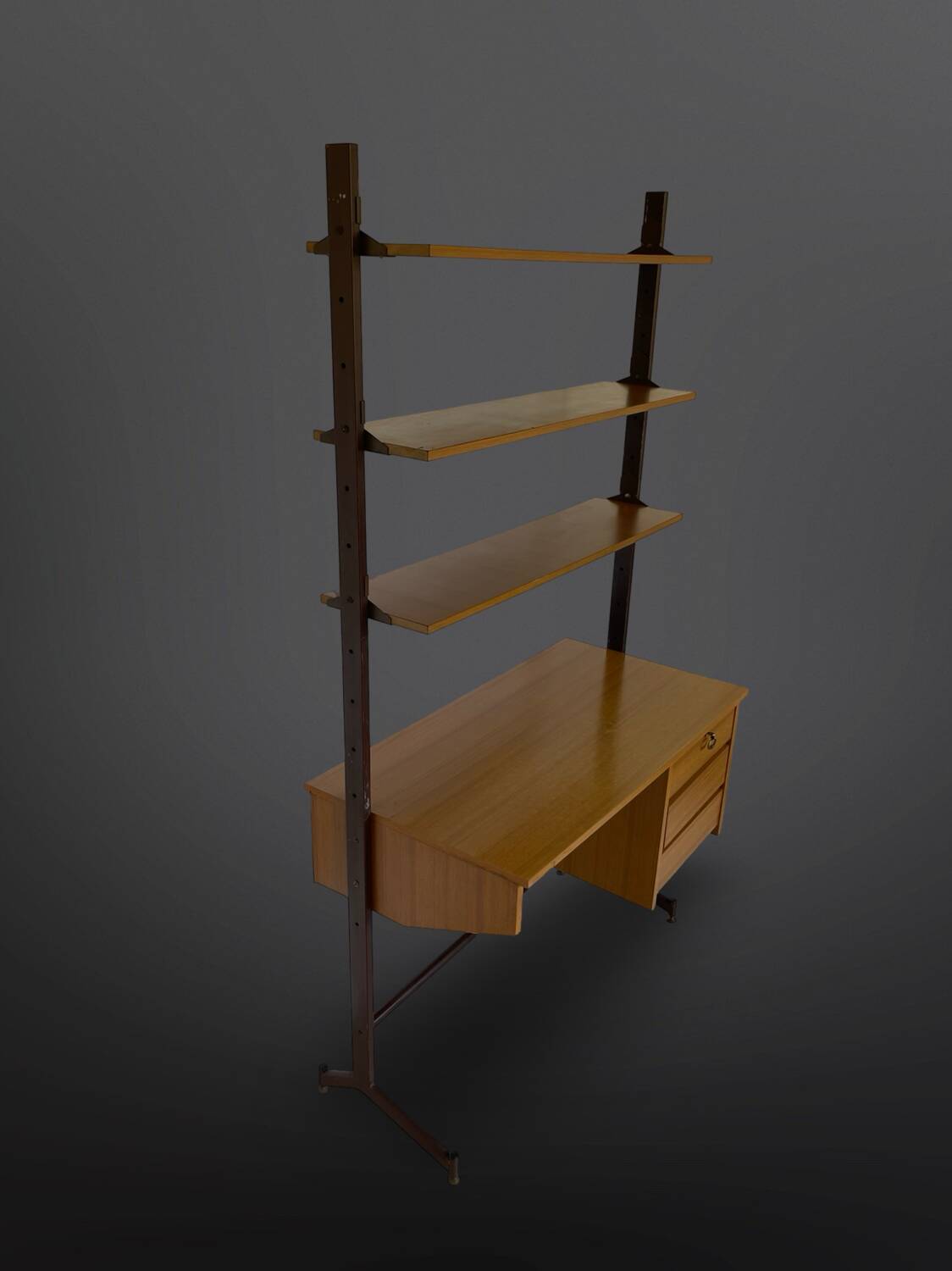 Bibliothèque italienne du milieu du siècle avec bureau.