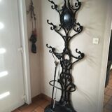 Hanger in the XIXth century cast