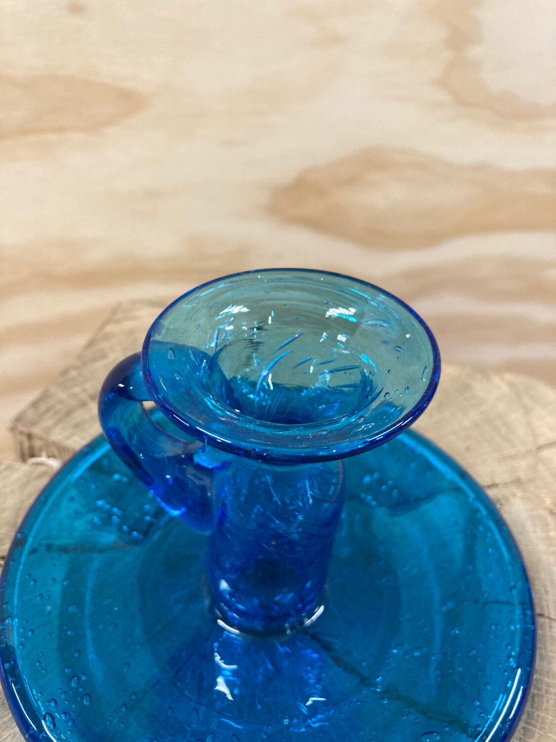 Bougeoir en verre soufflé bleu style Biot