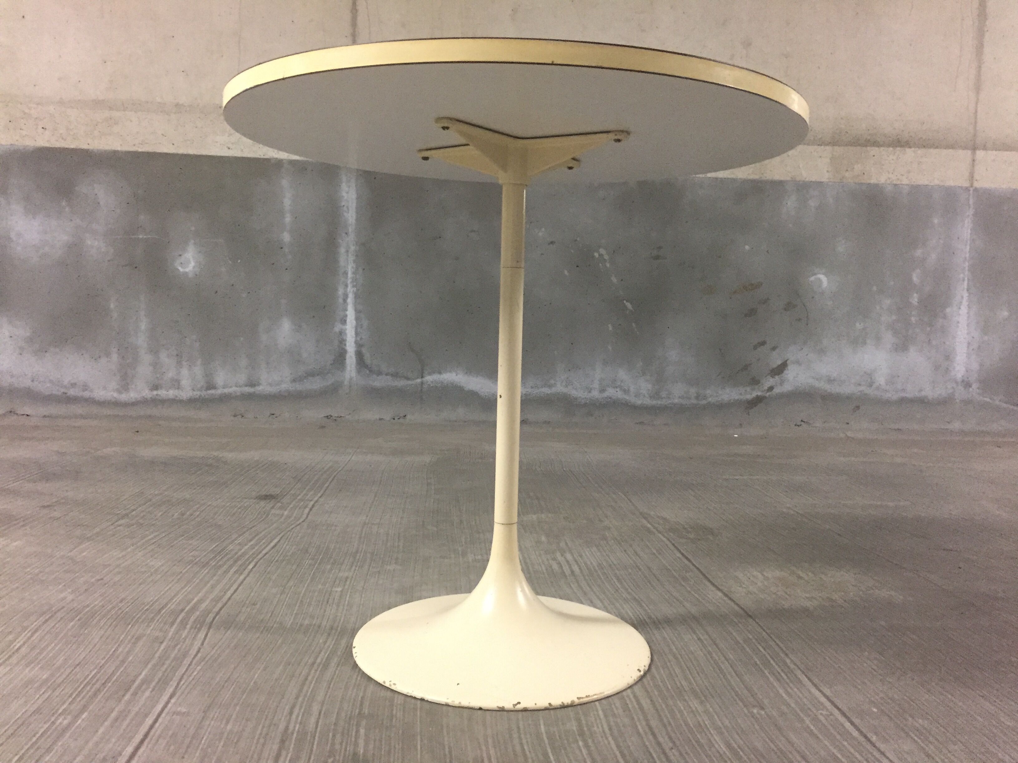 Tulip round table by Graeter ed. Vitra, 60s
