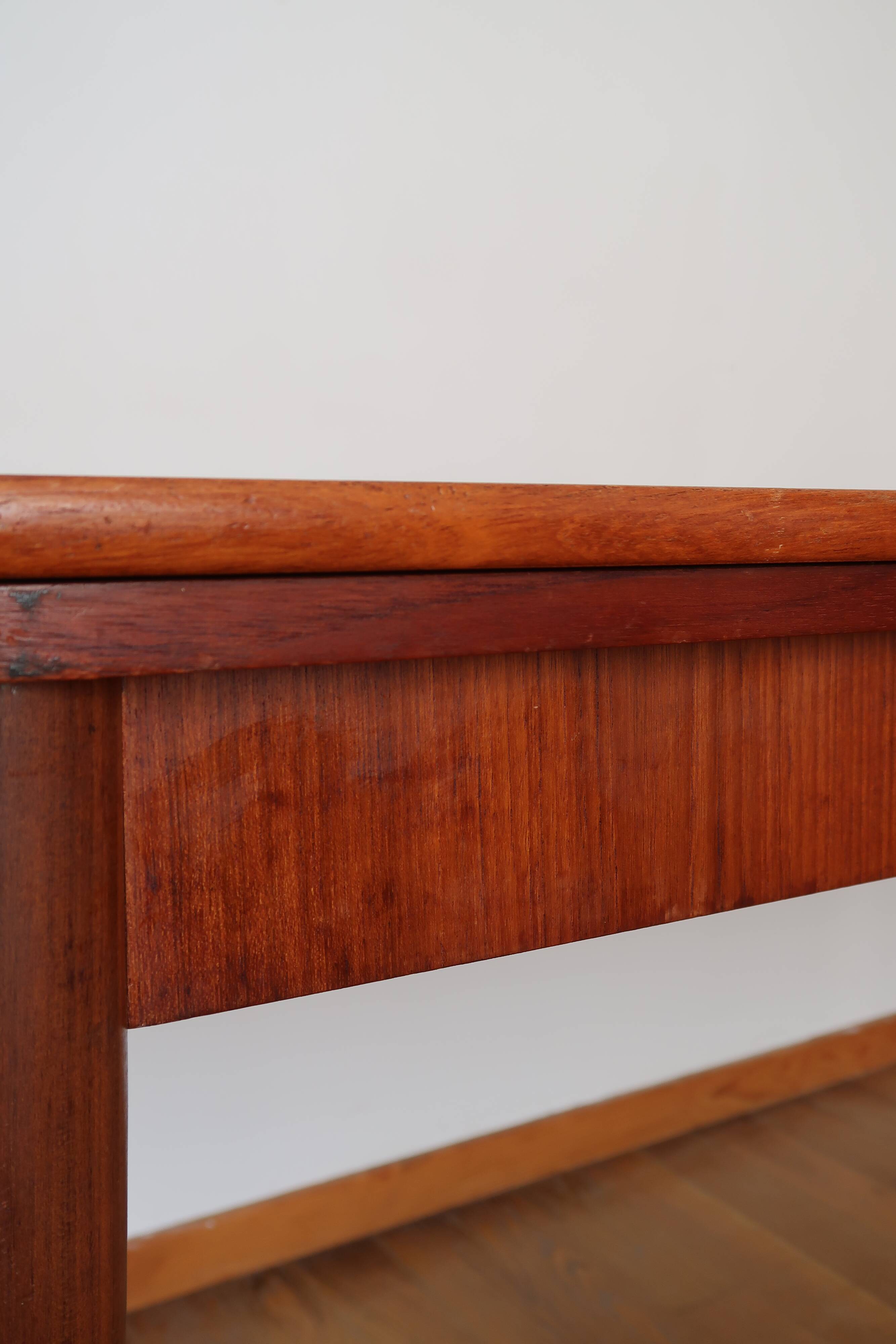 Scandinavian stretch teak table