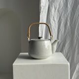 Petite théière asiatique en grès anse en rotin H11 D10