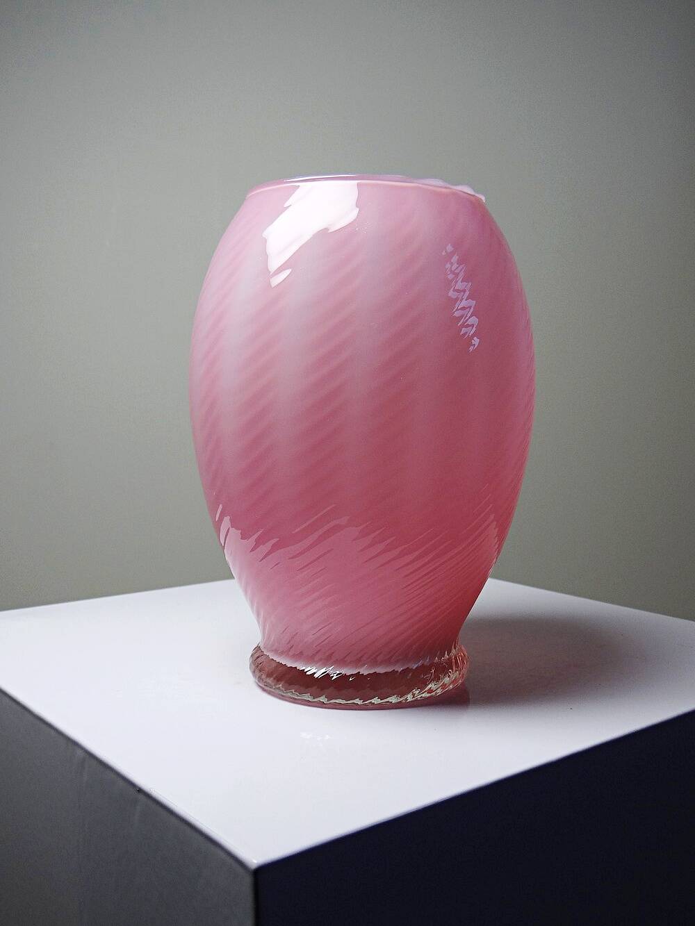 Small twisted pink opaline glass vase, Venetian Murano/Empoli vintage.